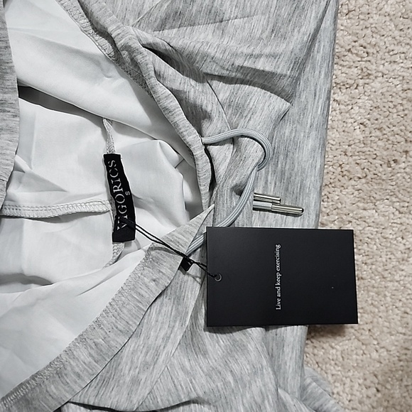 Vigorics Exercise Shorts & Hoodie Set, Women's Small, Gray. Shirred/gathere arms - Picture 8 of 11